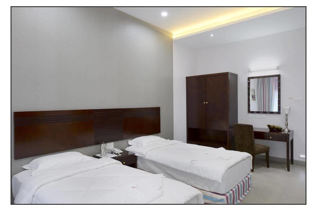 Oyo 710 Hotel Kshitij Pune Exterior photo